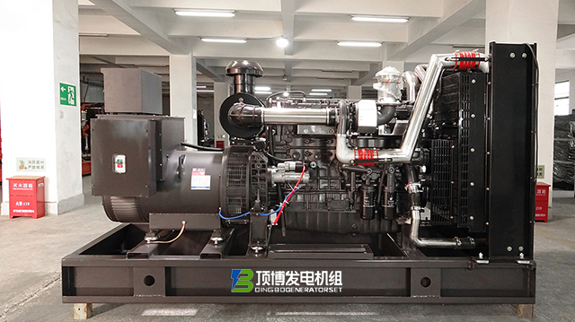 工業(yè)4.0下的電力新選擇：頂博智能柴油發(fā)電機(jī)組，為現(xiàn)代工業(yè)注入強(qiáng)勁動(dòng)力